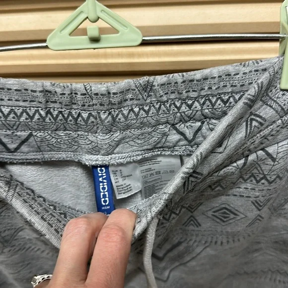 Gray Patterned Drawstring Shorts - Picture 3 of 4